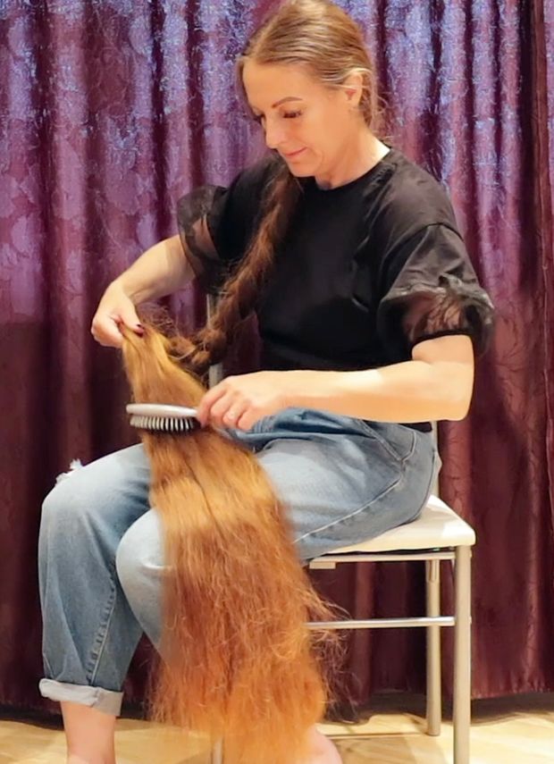 VIDEO - From a massive braid to a very massive mane