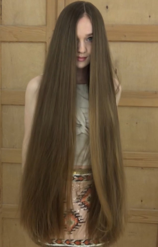 VIDEO - Covered in hair