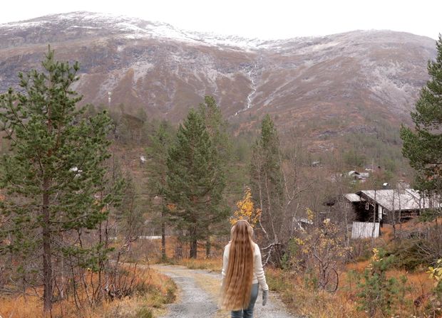 VIDEO - A walk to the mountain river