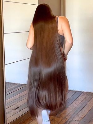 VIDEO - Working out with insanely perfect hair