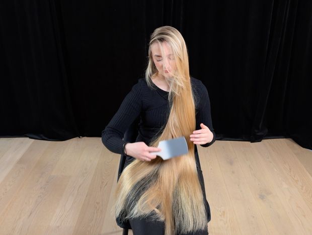VIDEO - Perfect blonde hair length display and brushing in lap (part 2)