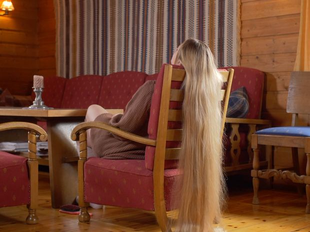 VIDEO - Massive blonde hair sliding and bundrops