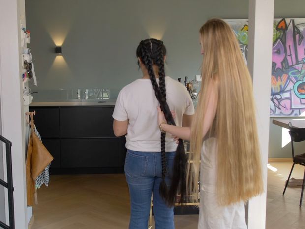 VIDEO - Two very impressive manes