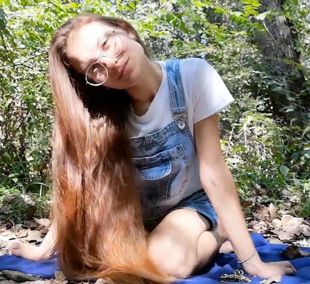 VIDEO - Maria in beautiful nature