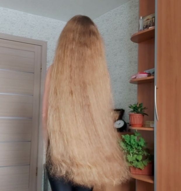 VIDEO - A massive mane and folded hair