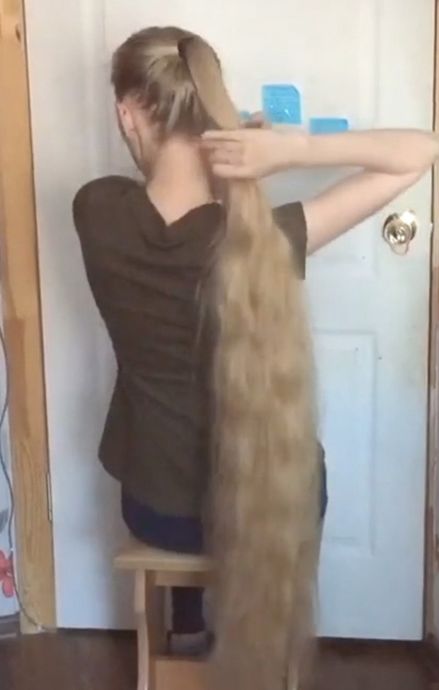 VIDEO - Brush, bun, braid