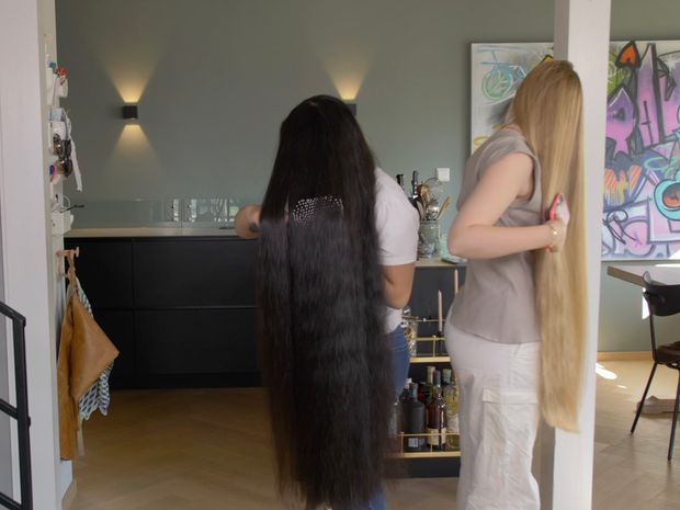 VIDEO - Two very impressive manes