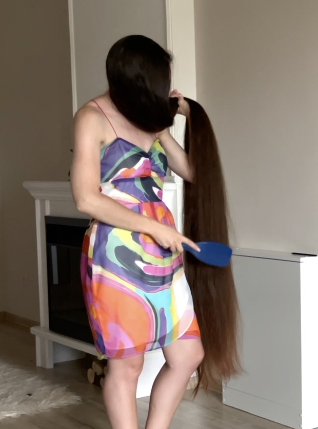 VIDEO - Ivanna loves her hair length