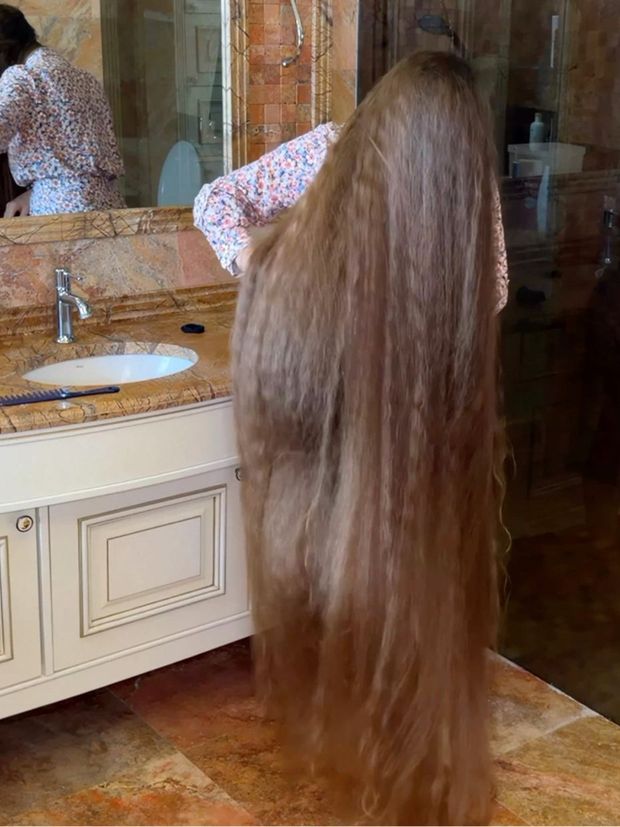 VIDEO - Extreme super thick and long hair