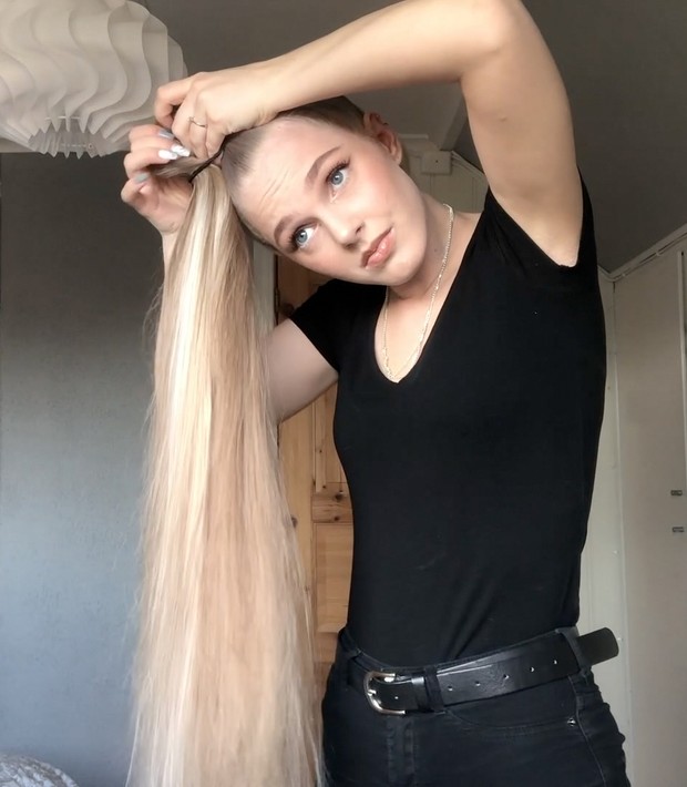 VIDEO - Victoria&#x27;s ponytail
