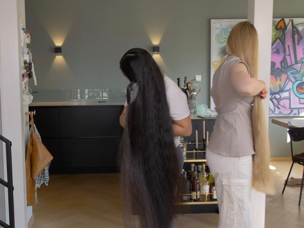VIDEO - Two very impressive manes