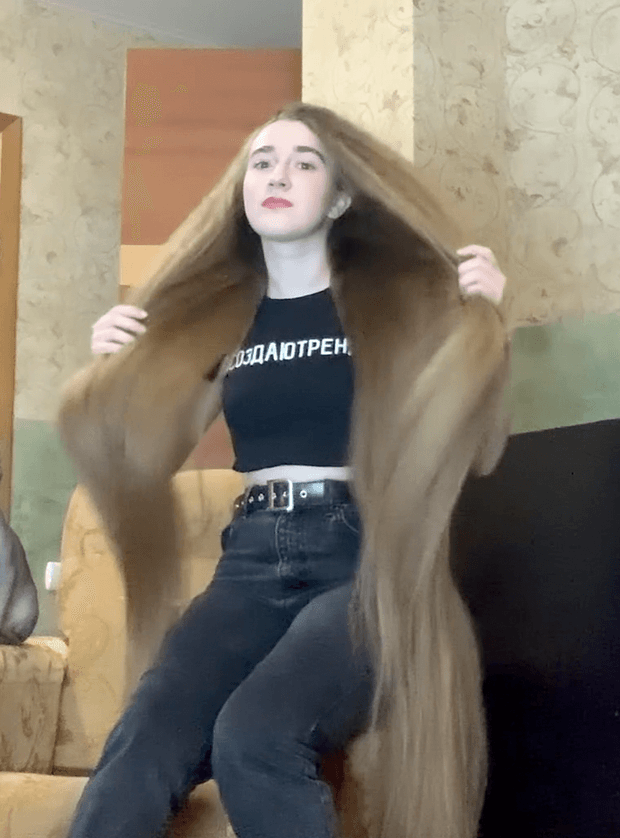 VIDEO - Soft, silky blonde knee length hair
