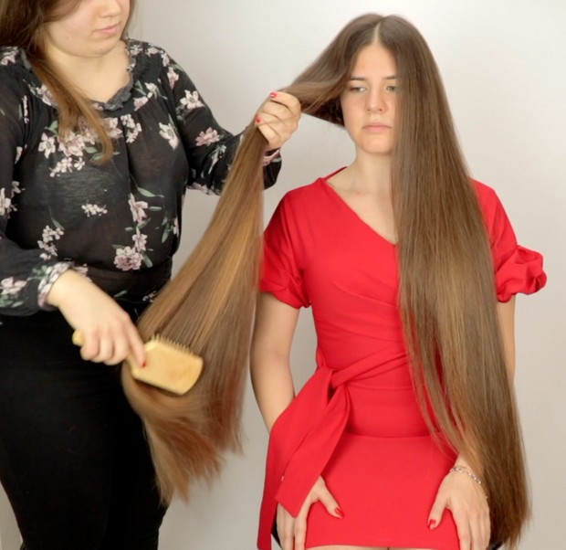 VIDEO - Karoline doing Suzana&#x27;s hair