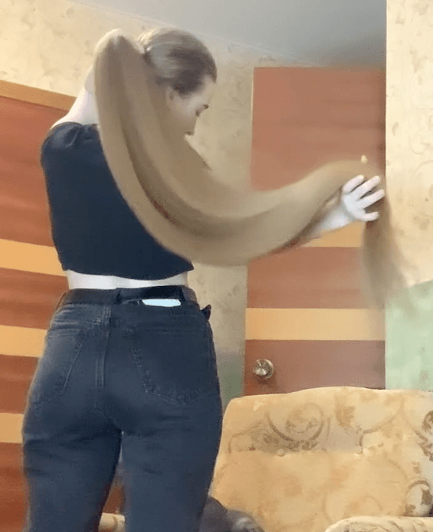 VIDEO - Soft, silky blonde knee length hair
