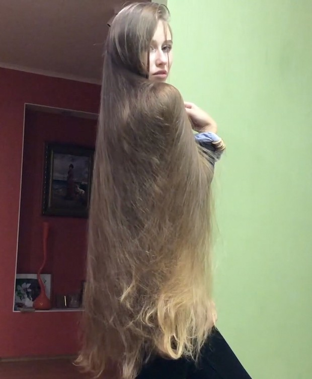 VIDEO - The ultimate ponytails