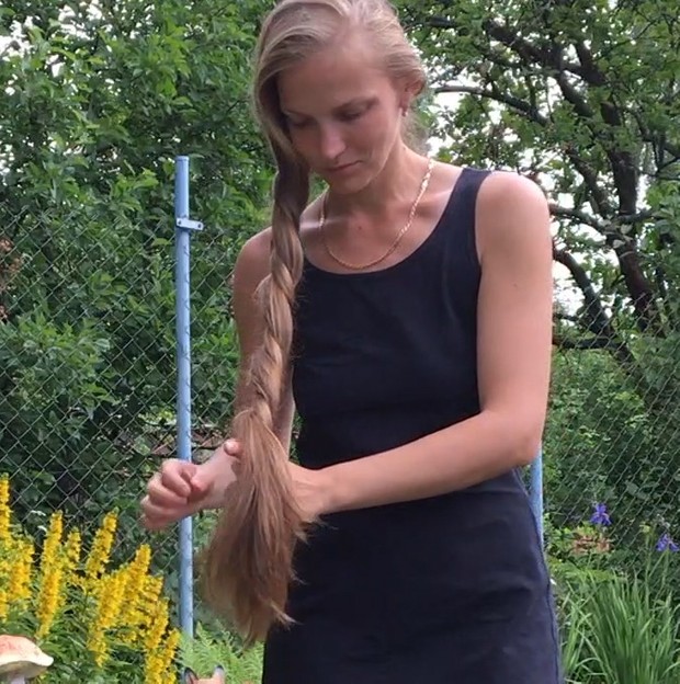 VIDEO - Katarina in her garden