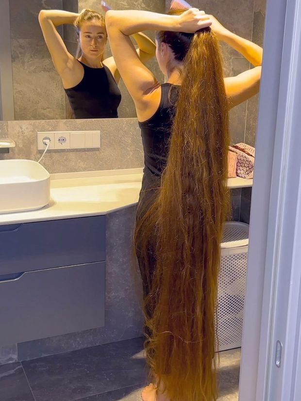 VIDEO - Enormous hair deluxe