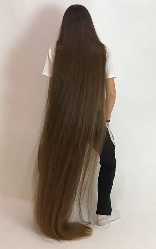 VIDEO - The DEFINITION of perfect long hair
