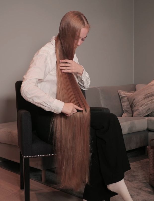 VIDEO - Super long blonde, silky hair brushing and combing