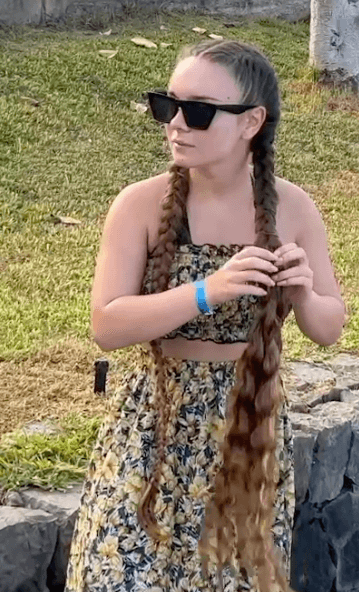VIDEO - Natalia&#x27;s beautiful hair show by the sea