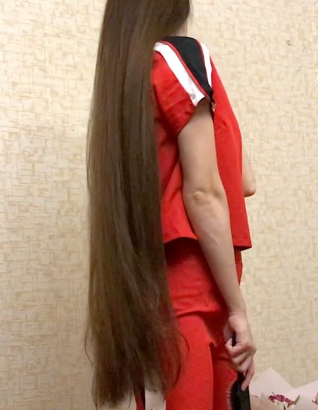 VIDEO - Elmira&#x27;s folded hair