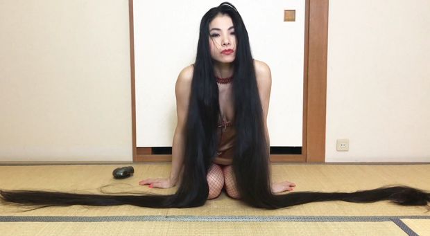 VIDEO - Extreme hair = Extreme hair play