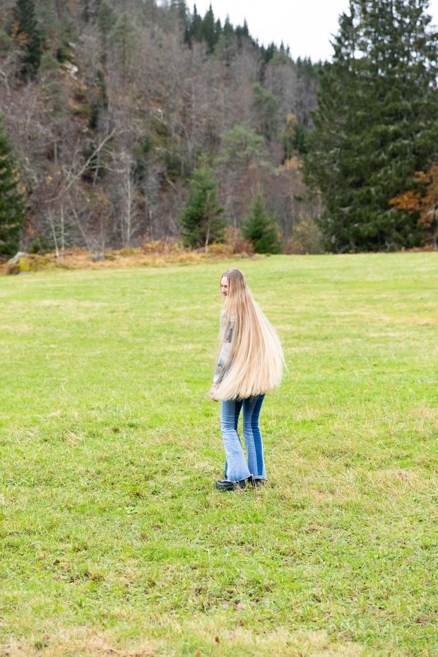 PHOTO SET - The old green field photoshoot