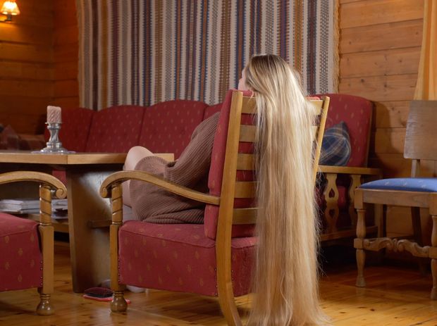 VIDEO - Massive blonde hair sliding and bundrops