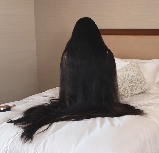 VIDEO - Tons of hair 2