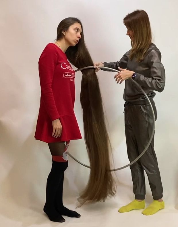 VIDEO - Floor length hair creativity