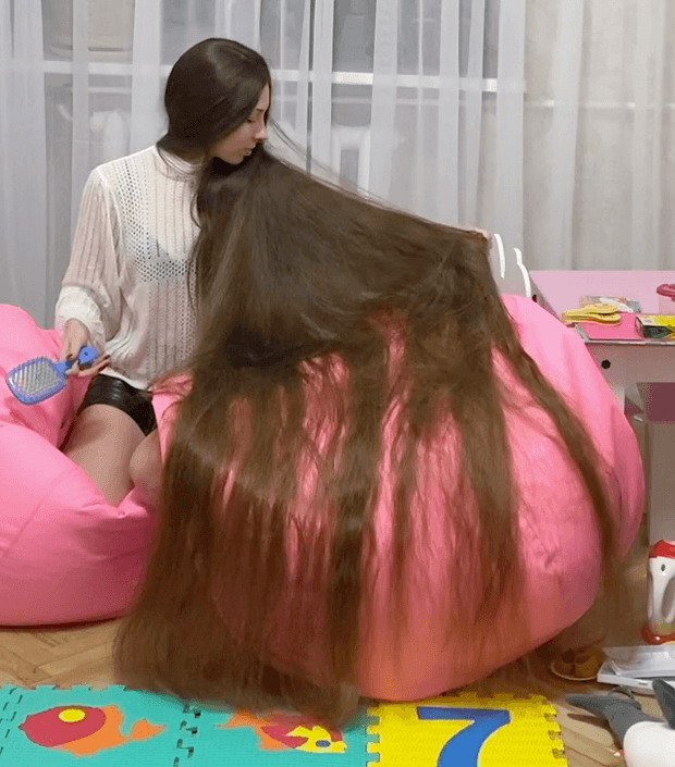 VIDEO - Endless fun with endless hair