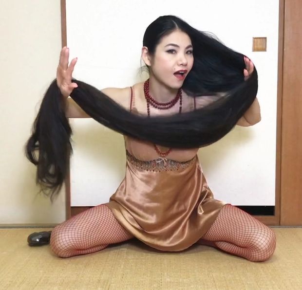 VIDEO - Extreme hair = Extreme hair play