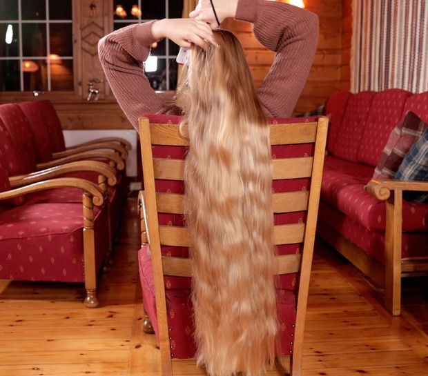 VIDEO - Perfect wavy ponytail sliding