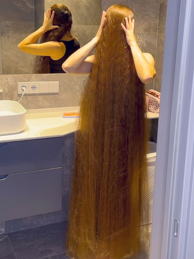 VIDEO - Enormous hair deluxe