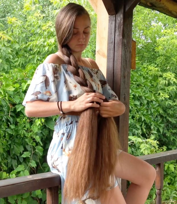 VIDEO - She has so much hair!