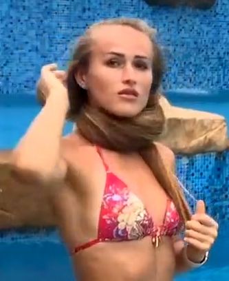 VIDEO - Water and hair