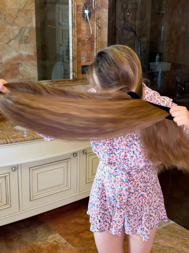 VIDEO - Extreme super thick and long hair