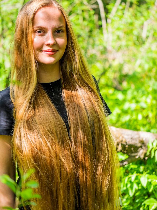 PHOTO SET - Audrey in black in nature photoshoot