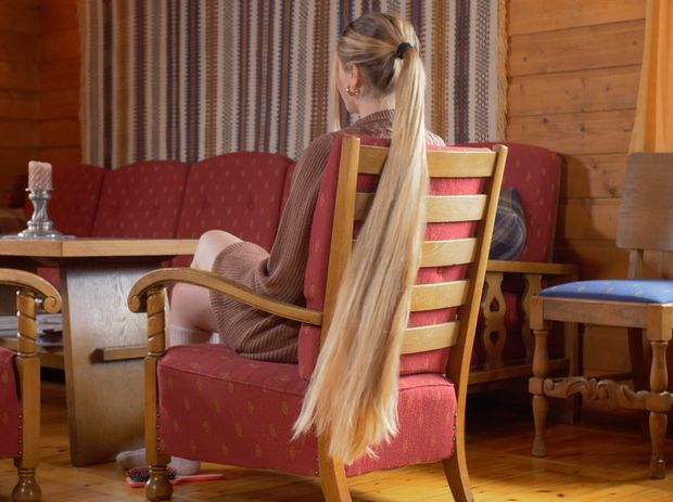 VIDEO - Massive blonde hair sliding and bundrops