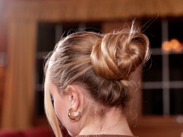VIDEO - Massive blonde hair sliding and bundrops