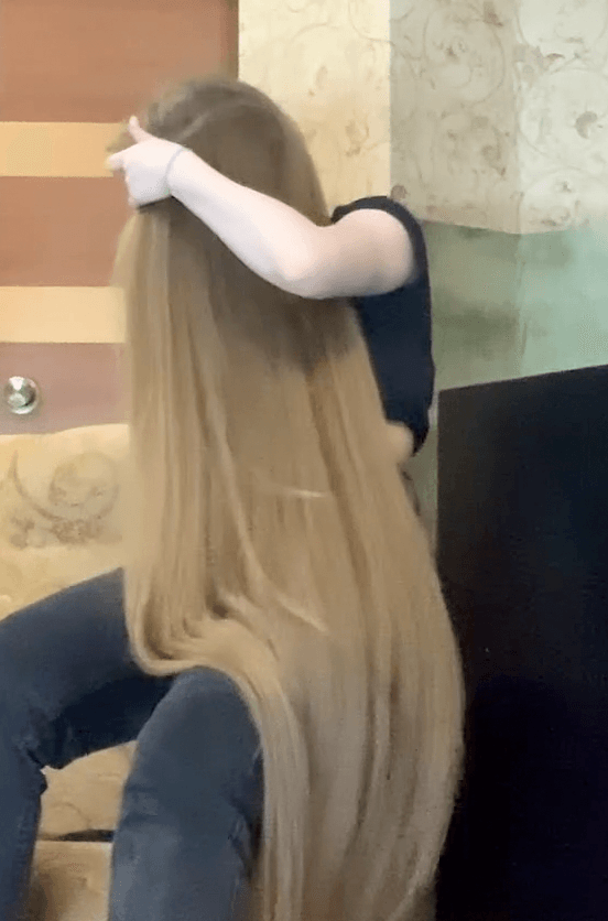 VIDEO - Soft, silky blonde knee length hair
