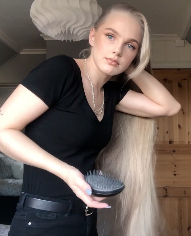 VIDEO - Victoria&#x27;s ponytail