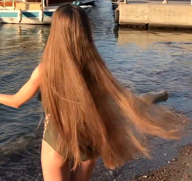 VIDEO - Boats, water and hair