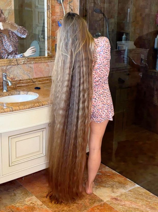 VIDEO - Extreme super thick and long hair