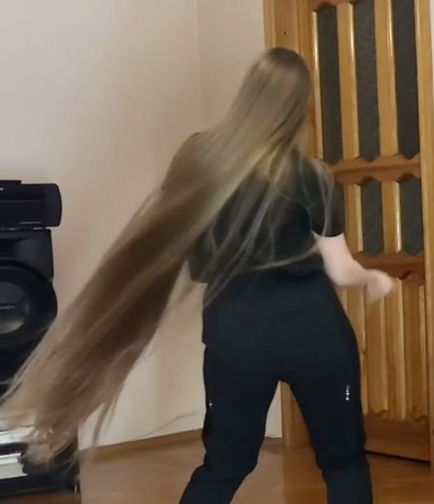 VIDEO - Rapunzel hair dancing and fun
