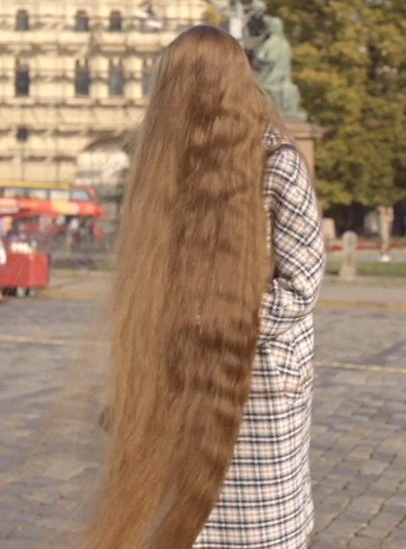 VIDEO - Rapunzel in the city