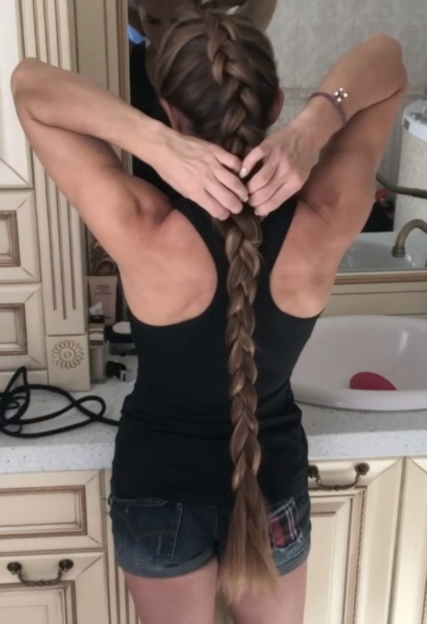 VIDEO - Julia&#x27;s straight hair