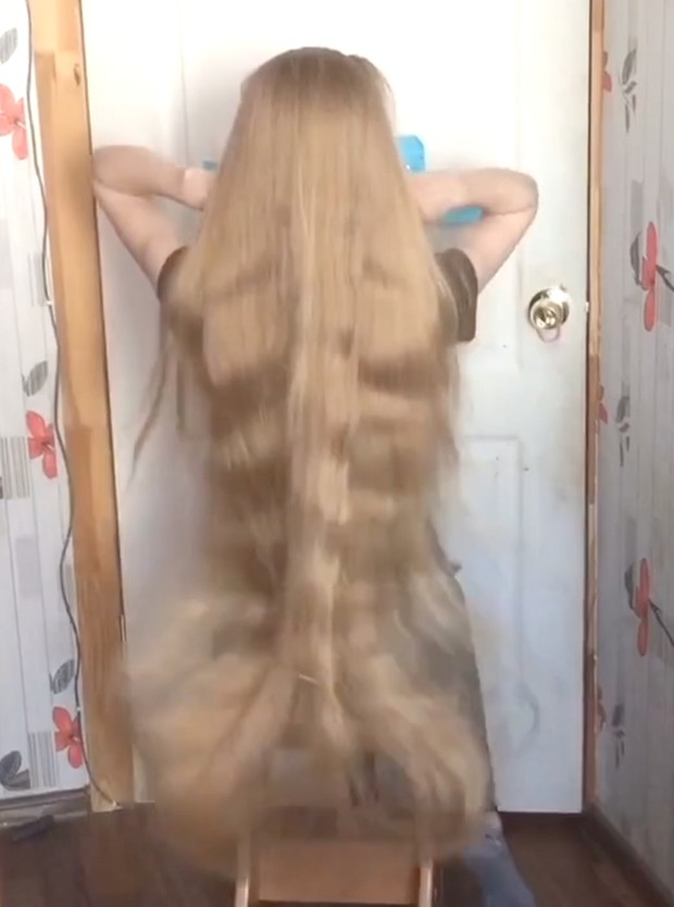 VIDEO - Brush, bun, braid