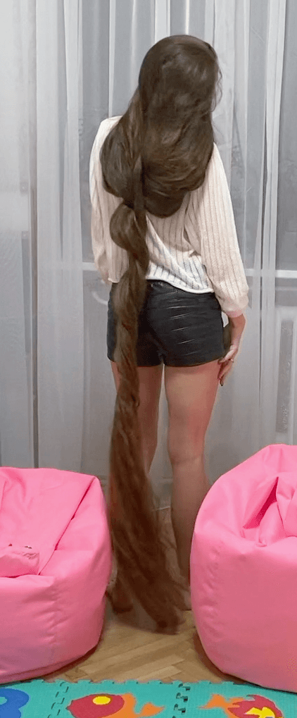VIDEO - Endless fun with endless hair