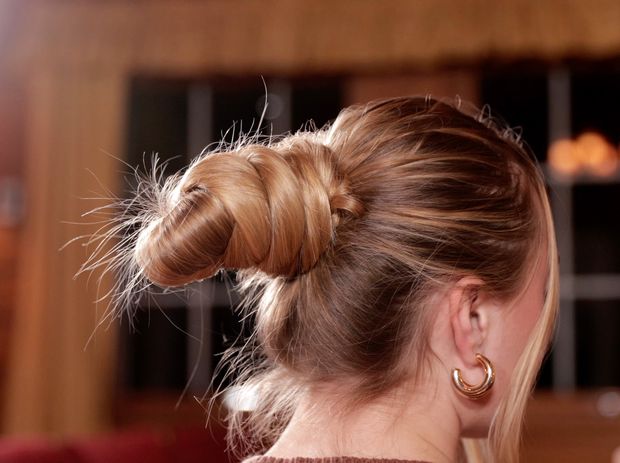 VIDEO - Massive blonde hair sliding and bundrops